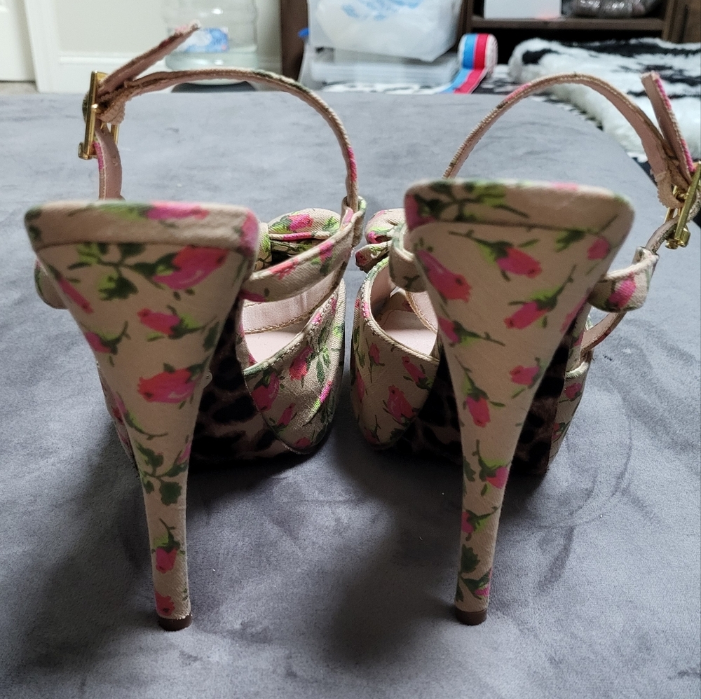 Betsey Johnson Haylie-D Platform Peep-Toe Heels Floral Roses Bow Ankle Strap 8M - Picture 6 of 10